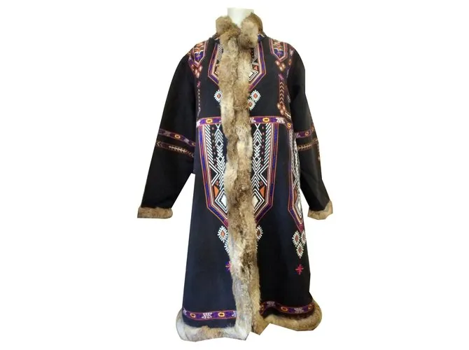 Antik Batik Abrigos, Ropa de calle Negro 