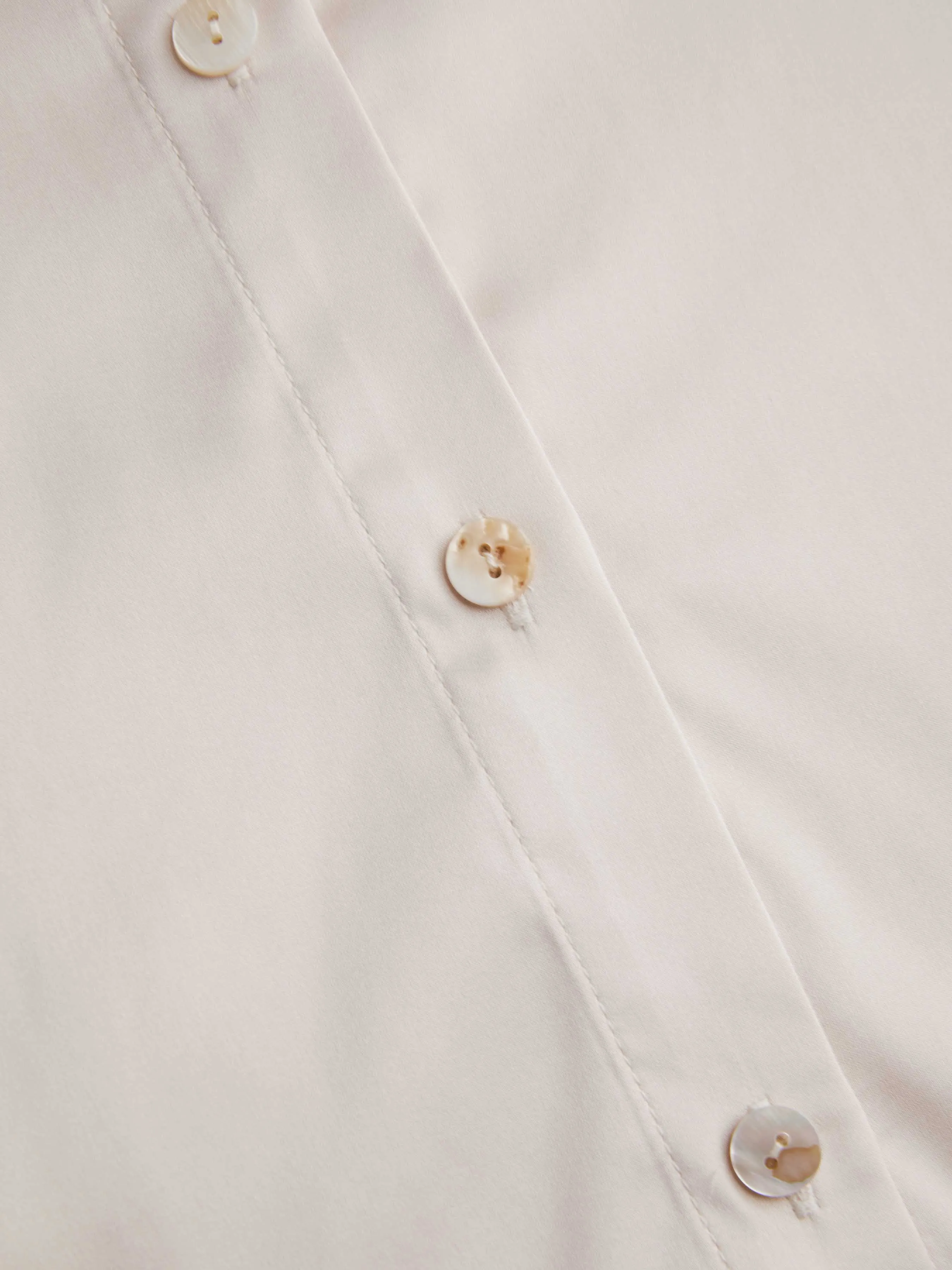  Blusa de Satén con Cuello Sólido y Botones de Manga Larga