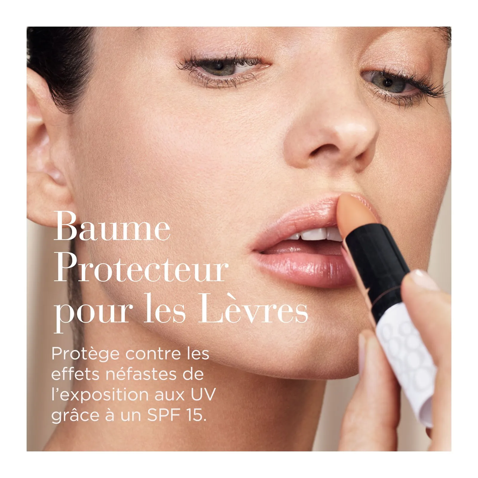 ELIZABETH ARDEN Eight Hour Bálsamo Protector para labios con color SPF 15 en  - Berry