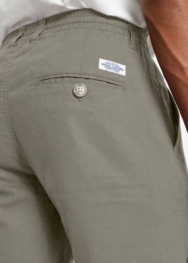 Pantalón tipo chino de corte regular y recto con lino verde oliva mate