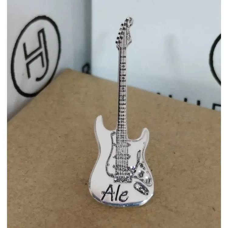 Pin  guitarra eléctrica en plata de ley