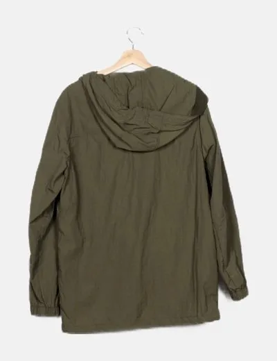 Pull&Bear Parka fina verde con capucha